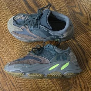 yeezy 700 mauve men’s 5/women’s 7